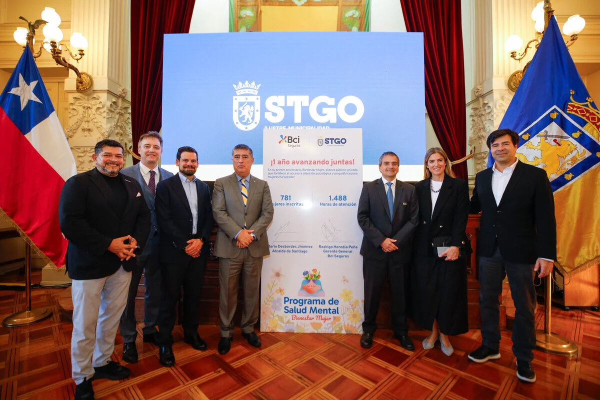 Firma convenio programa Mujer BCI / Municipalidad de Santiago