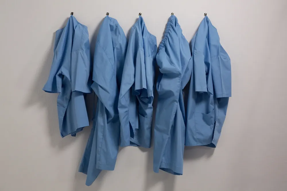 THE TIMES - Atención estudiantes y profesionales_ 7 errores comunes que arruinan tus uniformes clínicos