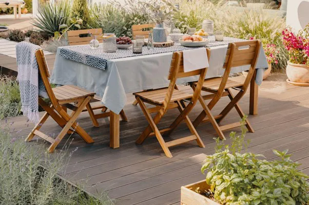 Mesa de Madera Fuente Shutterstock